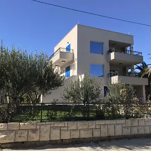 Apartament La Bomboniera, Slatine