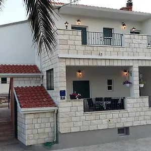Apartament San, Slatine